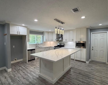 16215 Parksley Drive - Photo Thumbnail 12