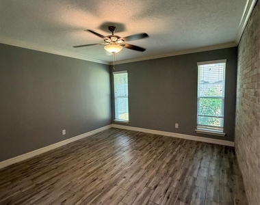 16215 Parksley Drive - Photo Thumbnail 4