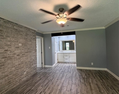 16215 Parksley Drive - Photo Thumbnail 2