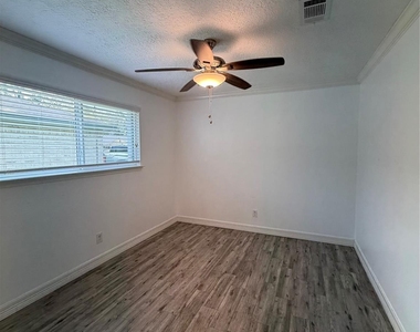 16215 Parksley Drive - Photo Thumbnail 7