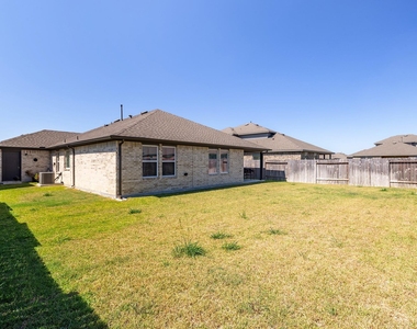 933 Neches Lane - Photo Thumbnail 19