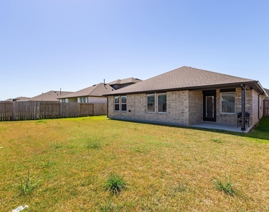 933 Neches Lane - Photo Thumbnail 18
