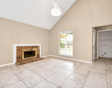 2822 Great Lakes Avenue - Photo Thumbnail 4