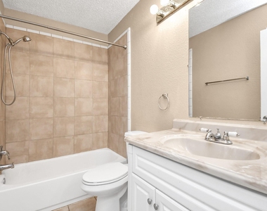 2822 Great Lakes Avenue - Photo Thumbnail 12