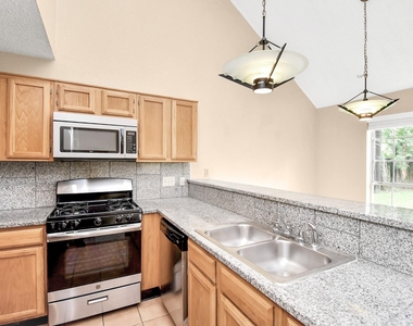 2822 Great Lakes Avenue - Photo Thumbnail 3