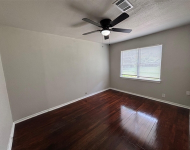 3521 Grassmere Street - Photo Thumbnail 9