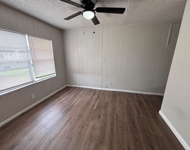 3521 Grassmere Street - Photo Thumbnail 2