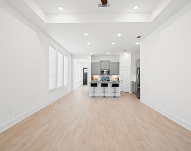 325 Mallorn Lane - Photo Thumbnail 10