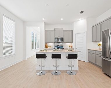 325 Mallorn Lane - Photo Thumbnail 6