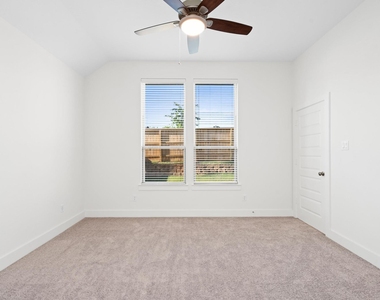 325 Mallorn Lane - Photo Thumbnail 18