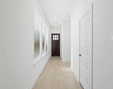 325 Mallorn Lane - Photo Thumbnail 5