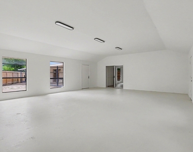 2119 Barr Street - Photo Thumbnail 10