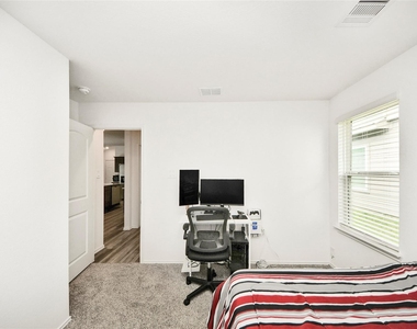 1010 Muscadine Vine Lane - Photo Thumbnail 15