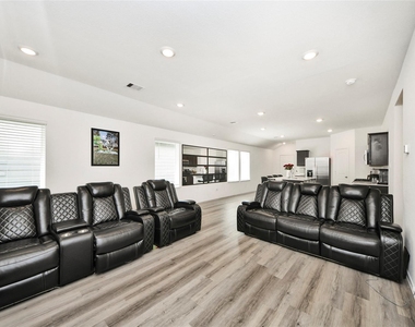 1010 Muscadine Vine Lane - Photo Thumbnail 6
