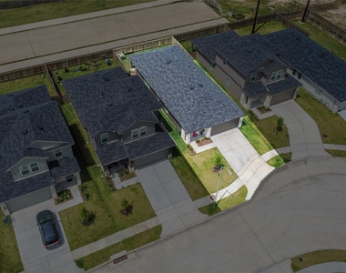 1010 Muscadine Vine Lane - Photo Thumbnail 3
