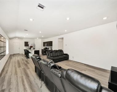 1010 Muscadine Vine Lane - Photo Thumbnail 7