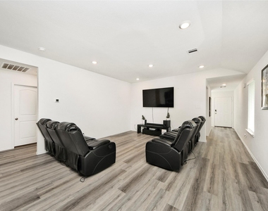 1010 Muscadine Vine Lane - Photo Thumbnail 8