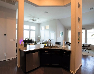 509 Palmilla Street - Photo Thumbnail 10
