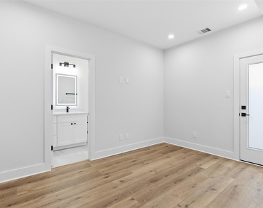 9403 Hammerly Boulevard - Photo Thumbnail 4