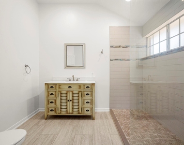 16014 Lakestone Drive - Photo Thumbnail 15