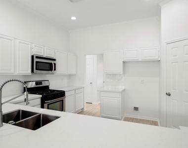16014 Lakestone Drive - Photo Thumbnail 6