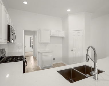 16014 Lakestone Drive - Photo Thumbnail 5
