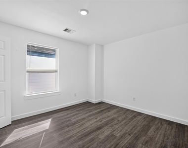 8637 Peachtree Street - Photo Thumbnail 32
