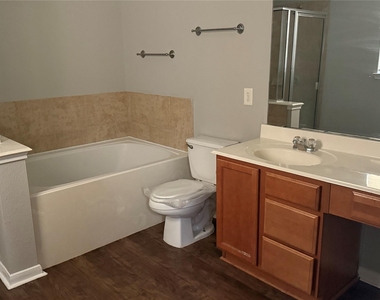 1022 Hummingbird Point Lane - Photo Thumbnail 3