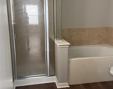 1022 Hummingbird Point Lane - Photo Thumbnail 4