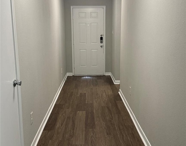 1022 Hummingbird Point Lane - Photo Thumbnail 6