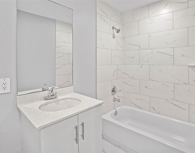 1803 Oak Street - Photo Thumbnail 4