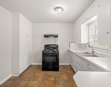 5530 Shamrock Street - Photo Thumbnail 2