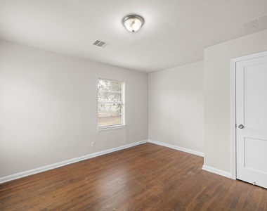 5530 Shamrock Street - Photo Thumbnail 9
