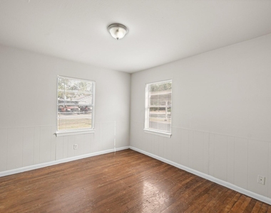 5530 Shamrock Street - Photo Thumbnail 8
