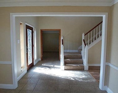 2105 Meadow Parkway N N - Photo Thumbnail 9