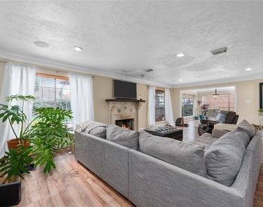 2105 Meadow Parkway N N - Photo Thumbnail 14