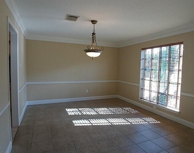 2105 Meadow Parkway N N - Photo Thumbnail 21