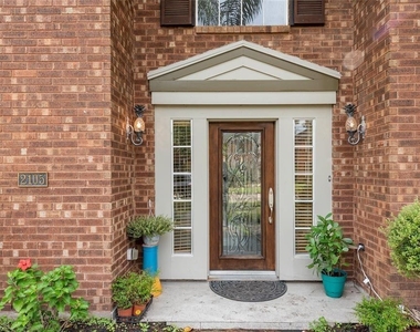 2105 Meadow Parkway N N - Photo Thumbnail 1