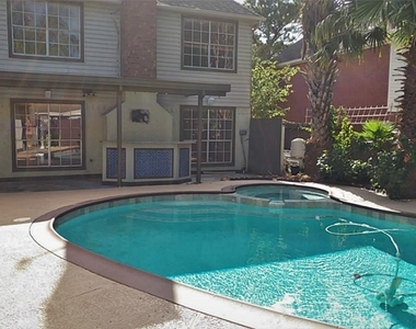2105 Meadow Parkway N N - Photo Thumbnail 3