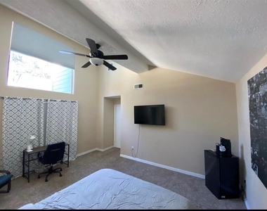 11603 Pebbleton Drive - Photo Thumbnail 10