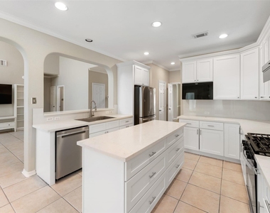 6518 Felicia Oaks Trail - Photo Thumbnail 9