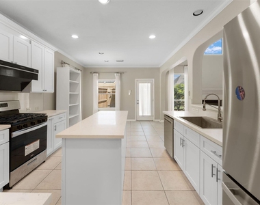6518 Felicia Oaks Trail - Photo Thumbnail 8