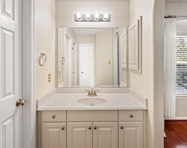 6518 Felicia Oaks Trail - Photo Thumbnail 30