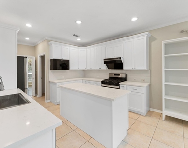 6518 Felicia Oaks Trail - Photo Thumbnail 10