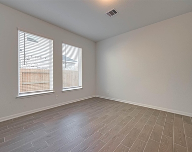 939 Summer Village Way - Photo Thumbnail 19