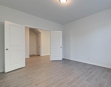 939 Summer Village Way - Photo Thumbnail 21