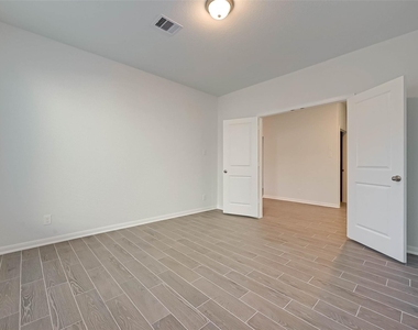 939 Summer Village Way - Photo Thumbnail 20