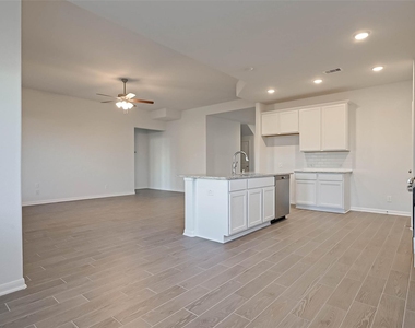 939 Summer Village Way - Photo Thumbnail 13