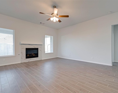 939 Summer Village Way - Photo Thumbnail 9