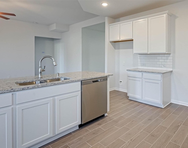 939 Summer Village Way - Photo Thumbnail 15